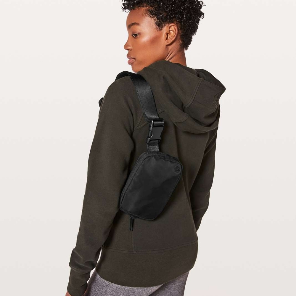 Lululemon Black Everywhere Bag (2018)